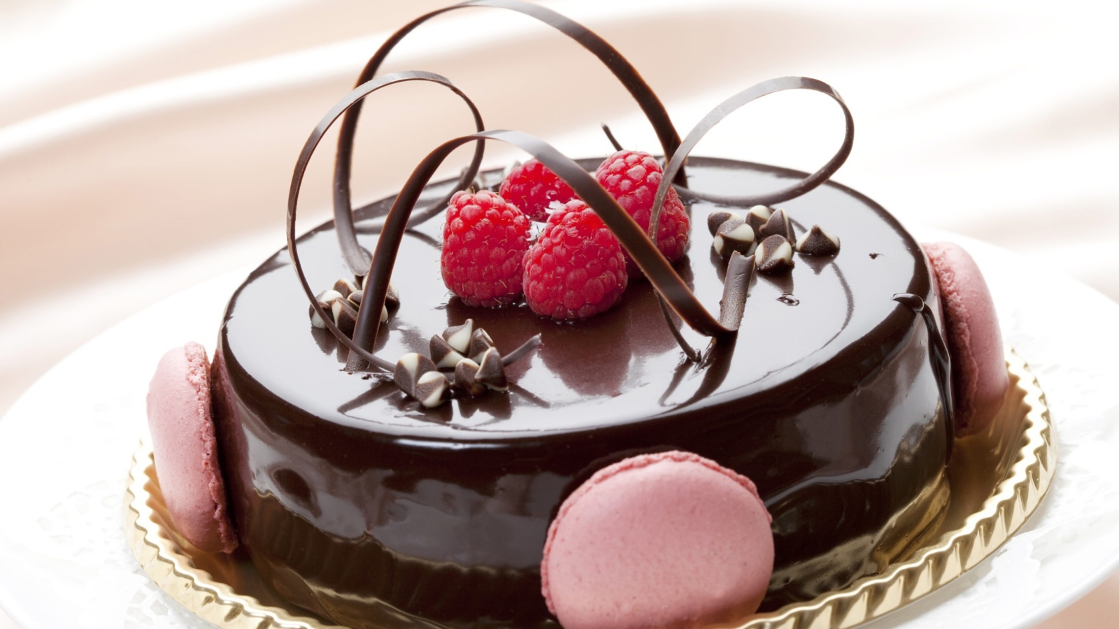 Торт в шоколаде с малиной 