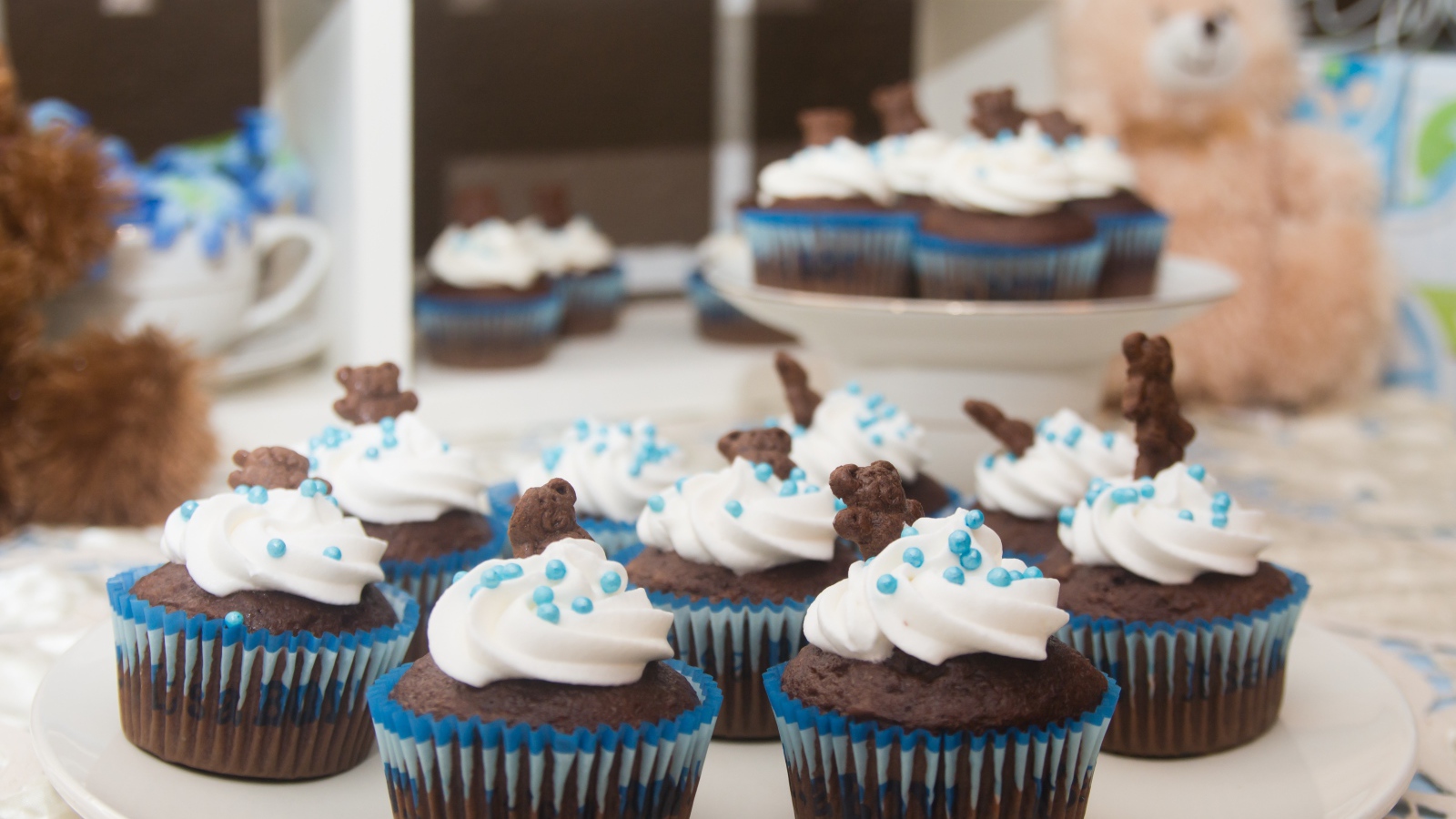 Шоколадные маффины с кремом