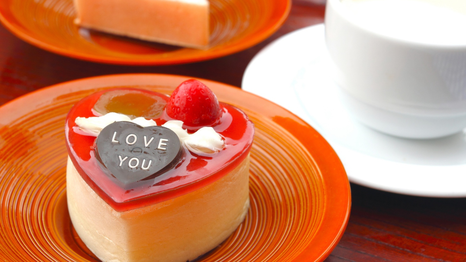 Аппетитное пирожное желе с шоколадным сердечком