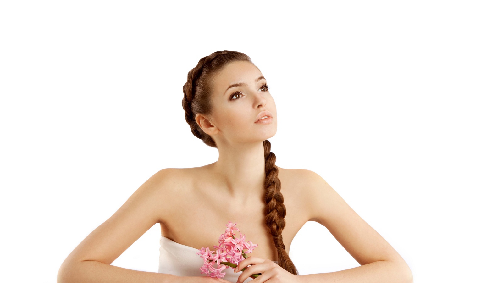 Красивая нежная девушка с косой на белом фоне