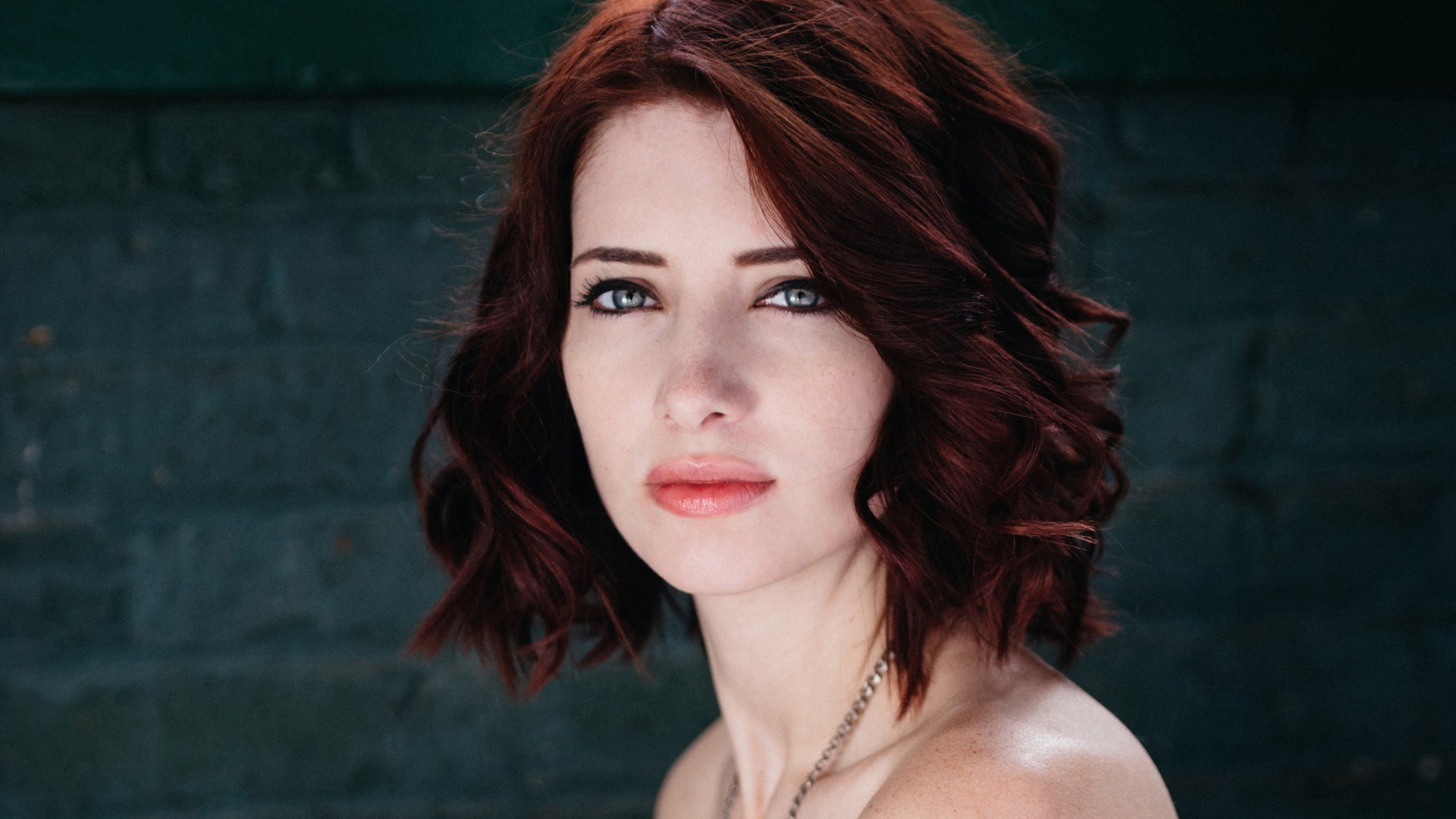 Молодая девушка, модель Сьюзан Коффи