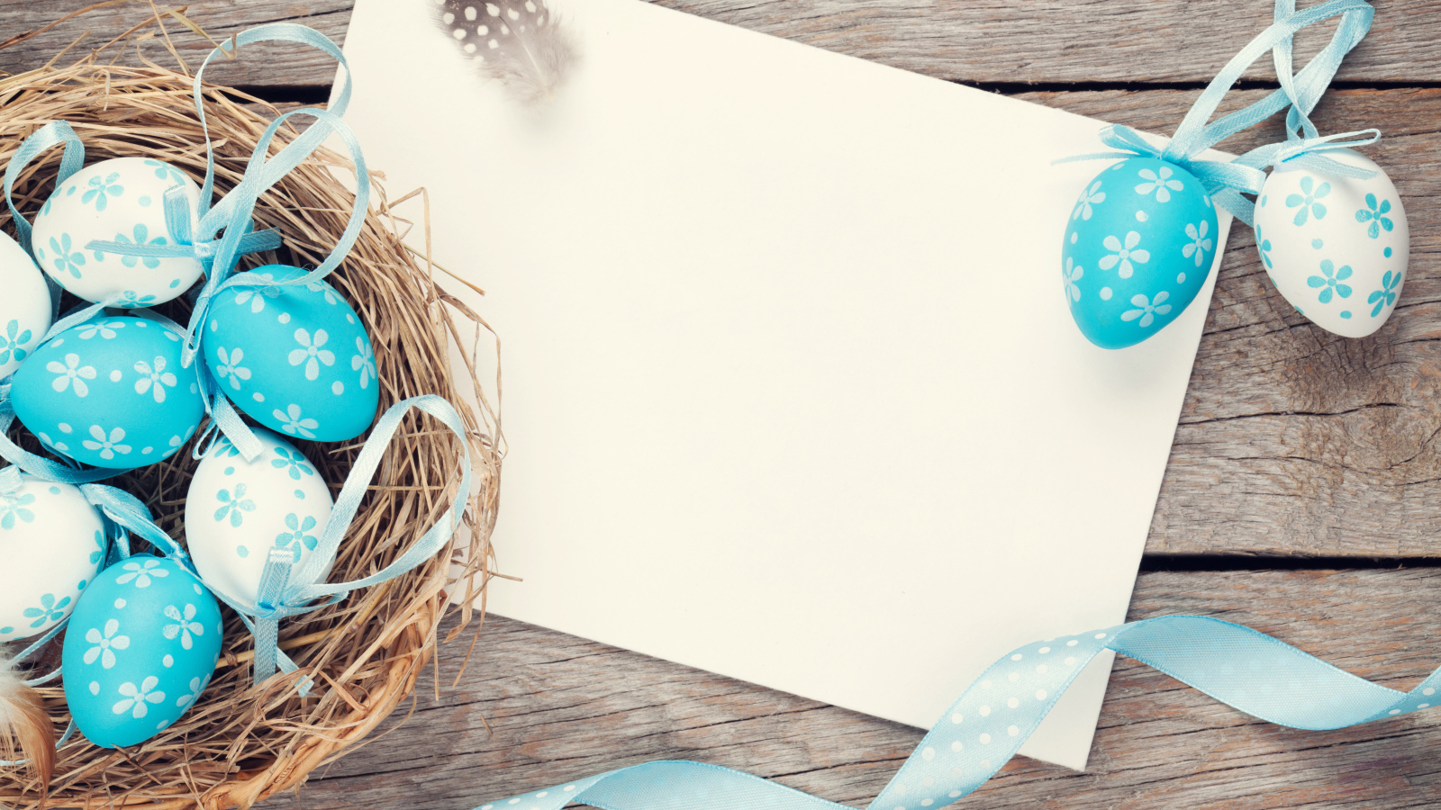 Голубые пасхальные яйца с лентами,  шаблон поздравительной открытки