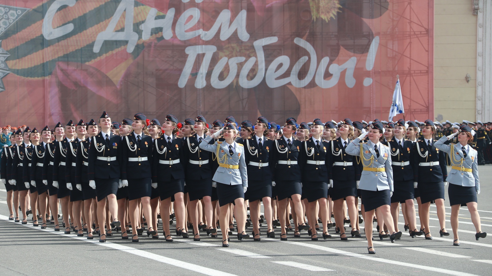 Девушки курсанты марш на параде Победы 9 мая