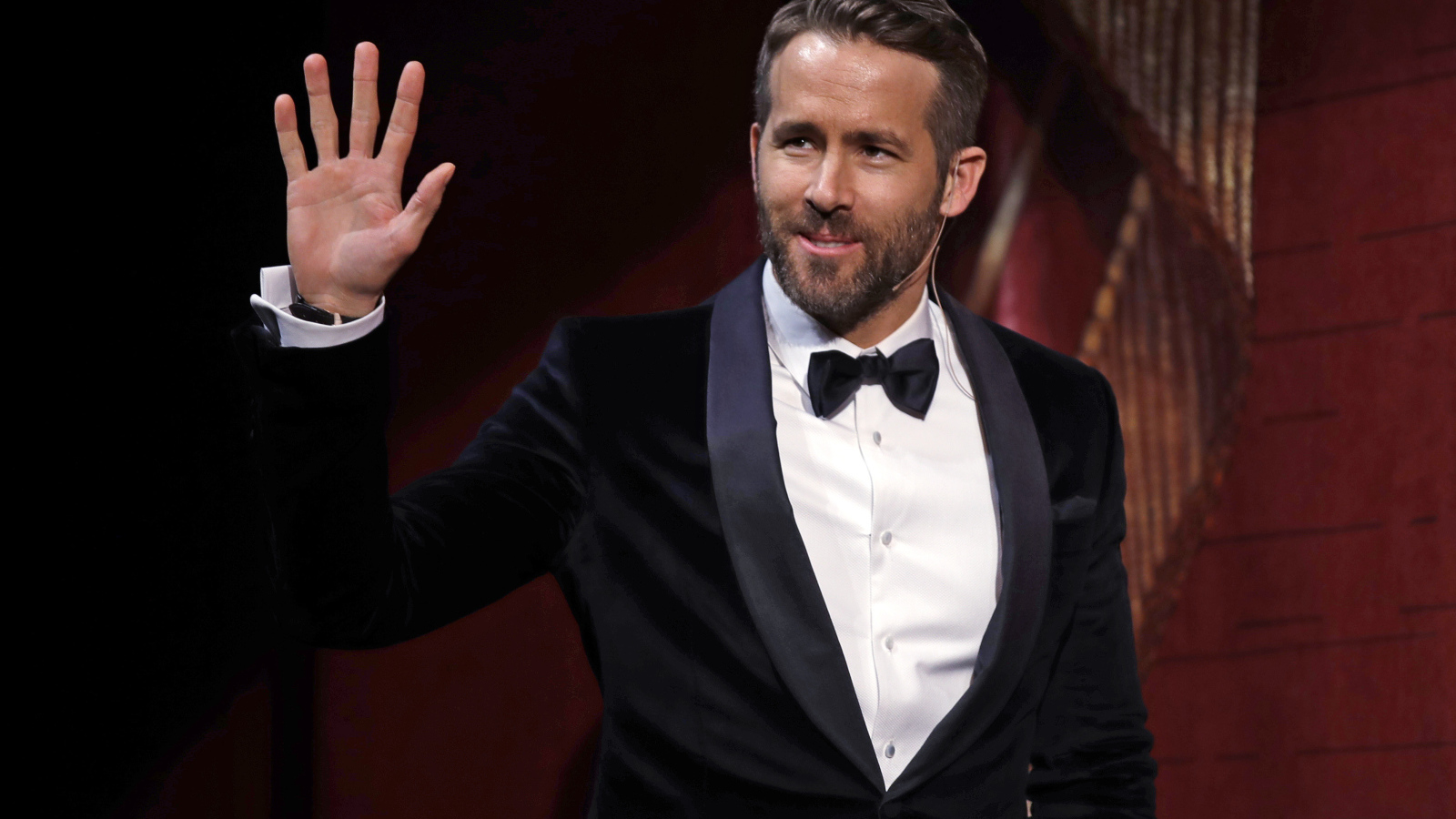 Стильный популярный актер Райан Рейнольдс