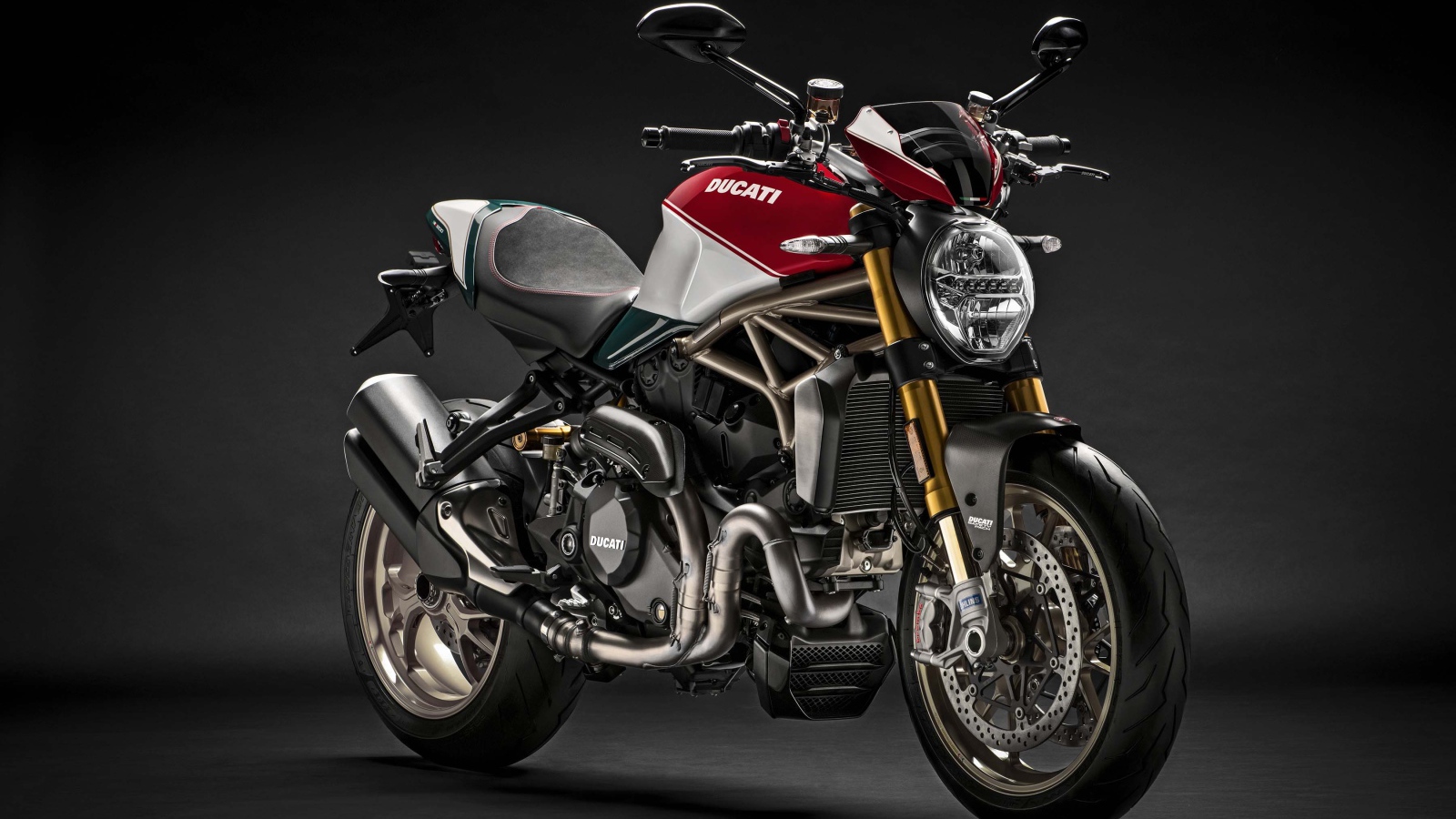 Мотоцикл Ducati Monster 1200, 2018  на сером фоне