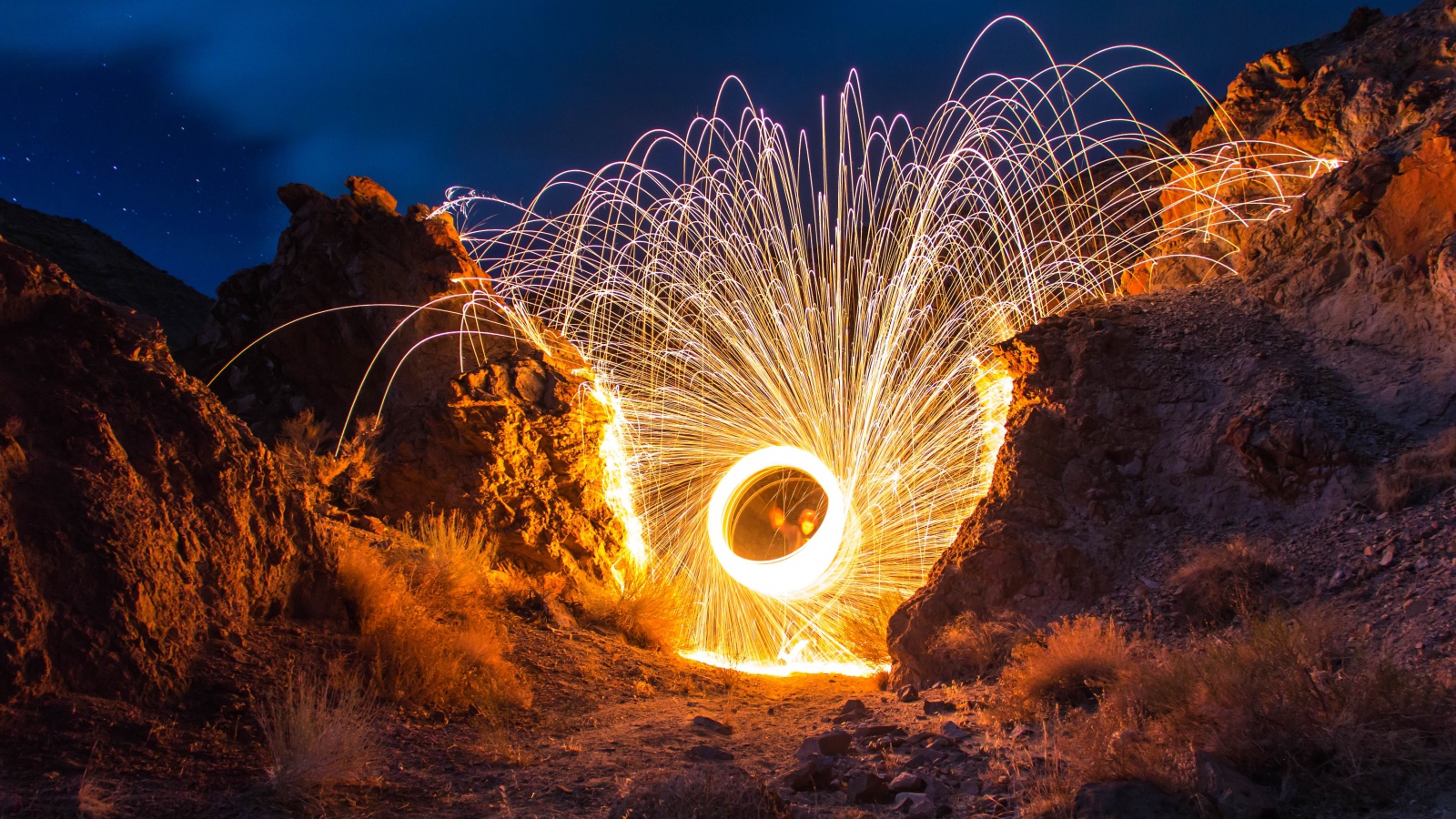 Искры среди скал