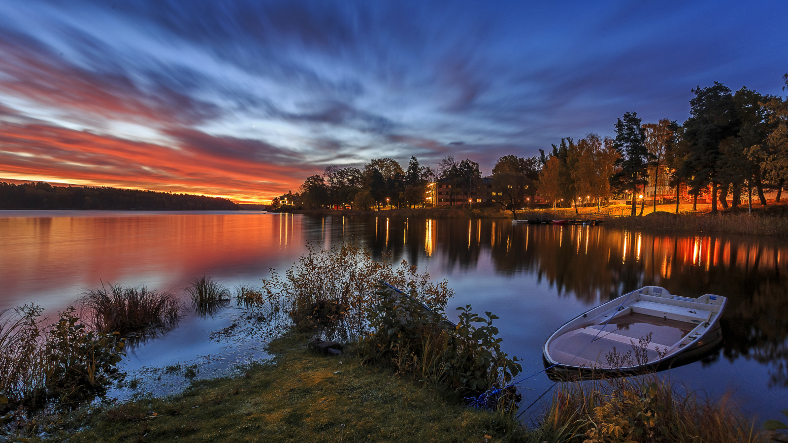 Закат солнца на реке, Швеция