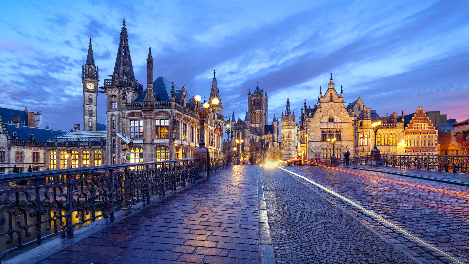 Мост и старинные дома в городе Гент, Бельгия