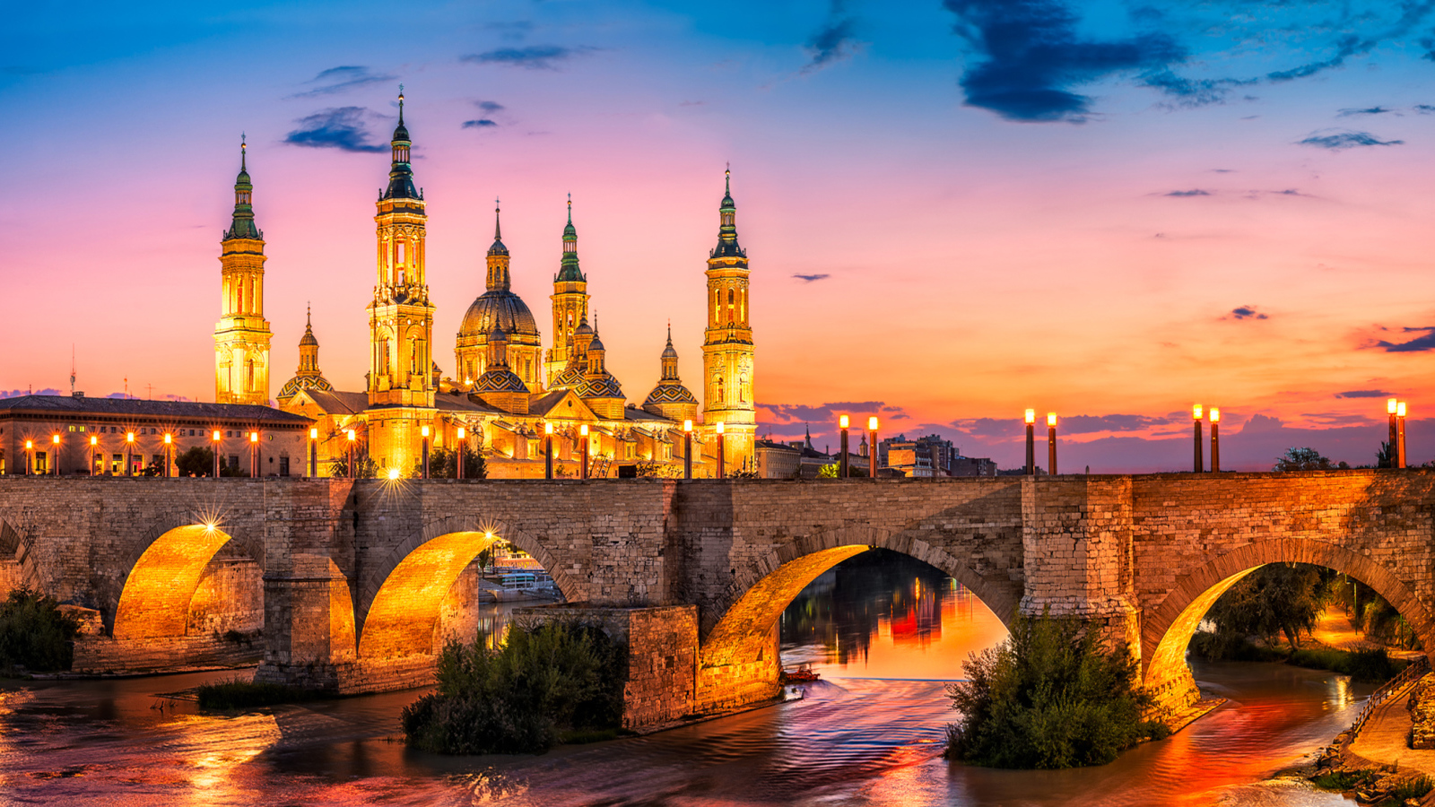 Мост у храма Нуэстра-Синьора-дель-Пилар, Сарагос. Испания