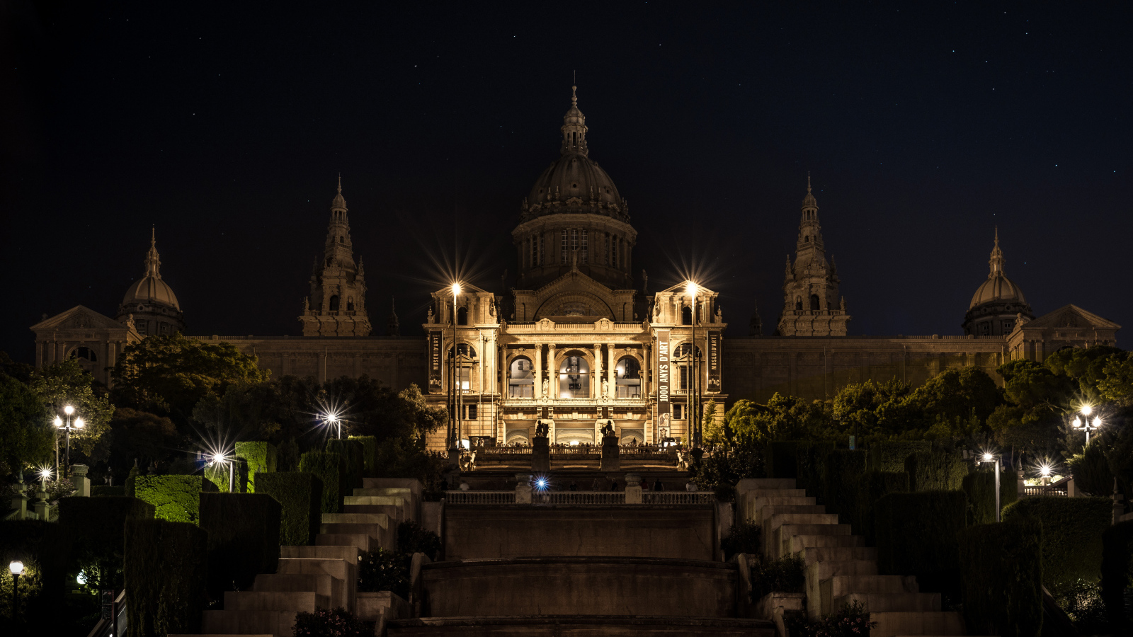 Национальный дворец ночью, Барселона. Испания