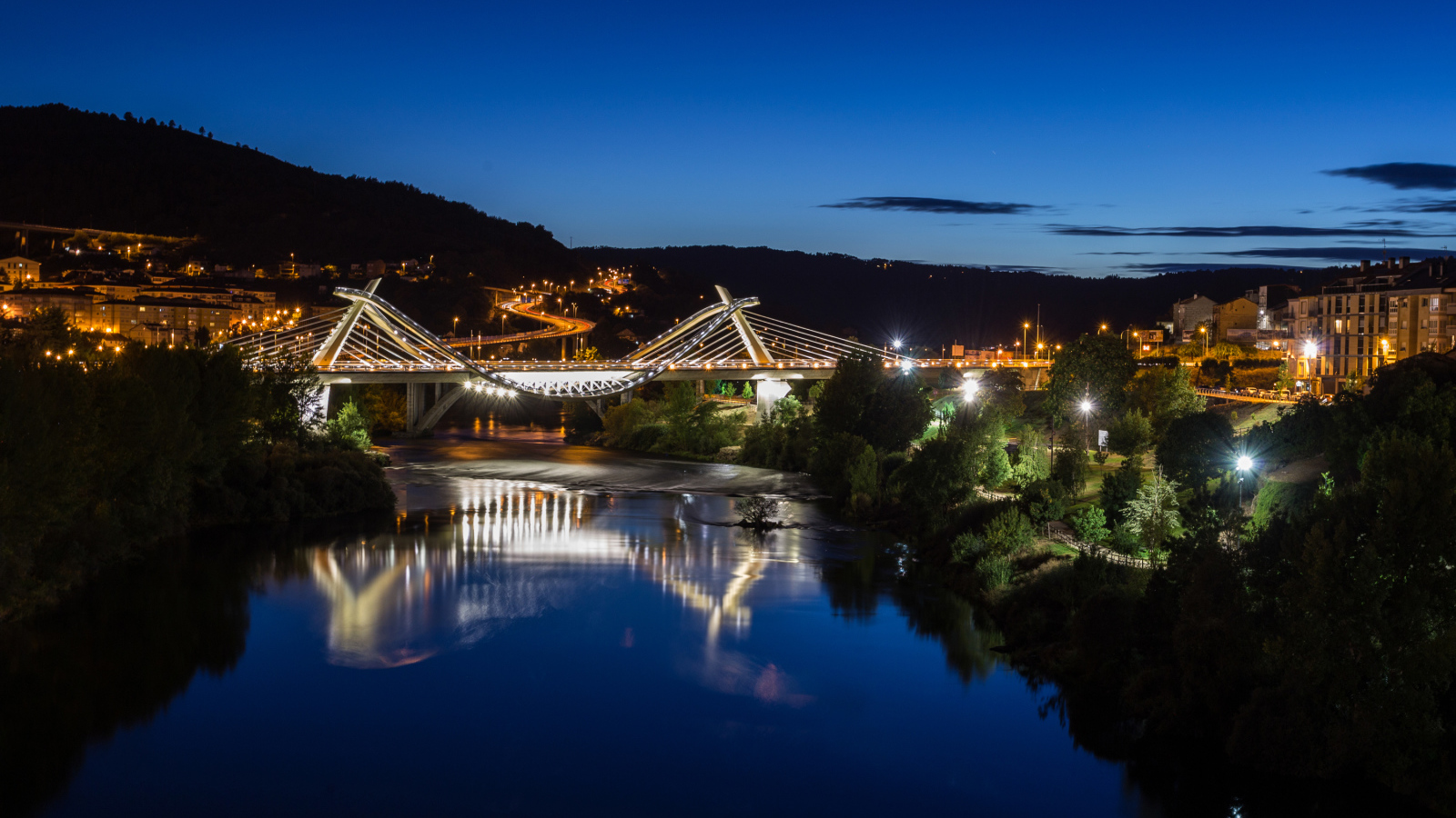 Ночной мост над рекой, Испания