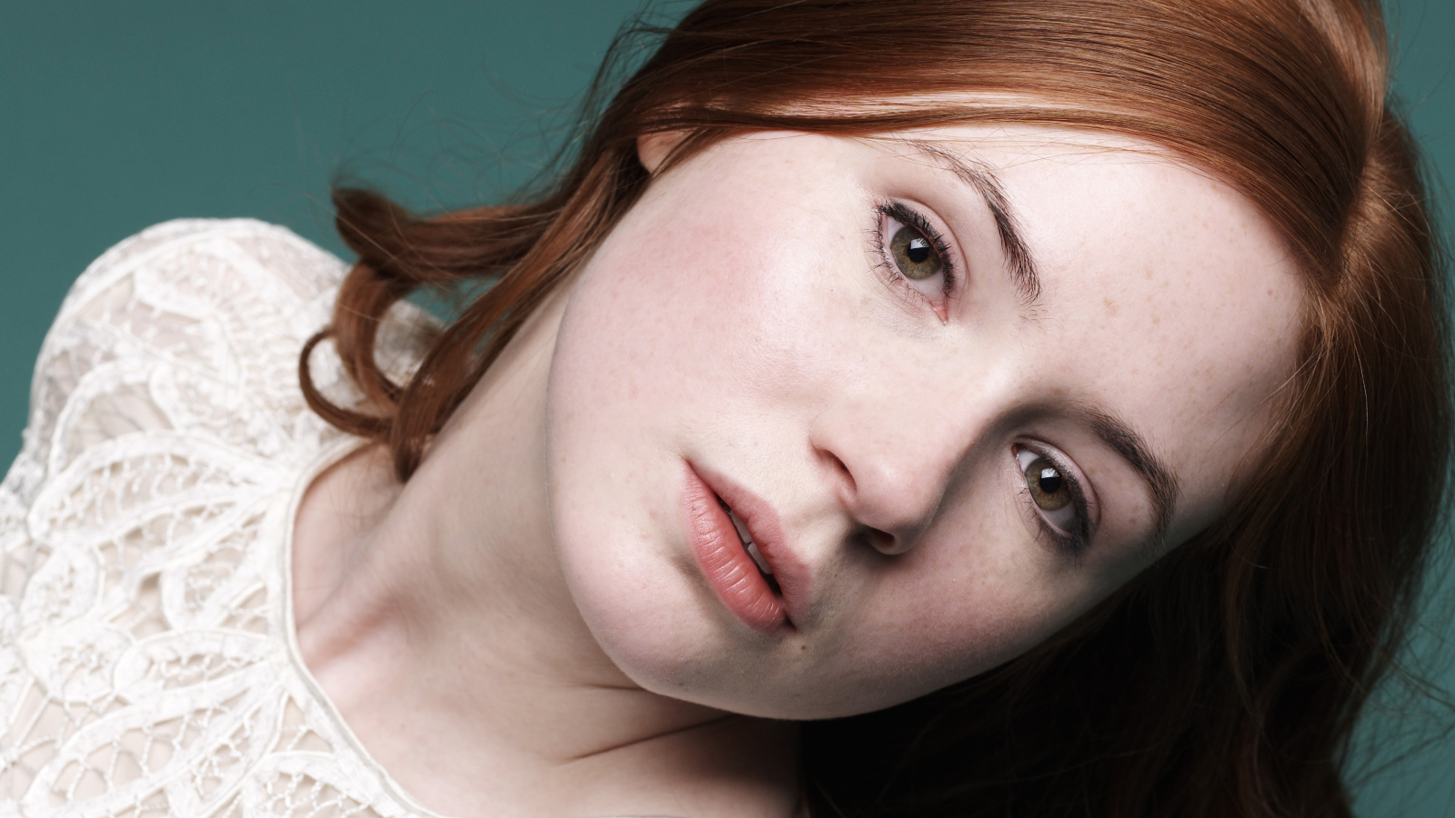 Актриса Карен Гиллан фото крупным планом