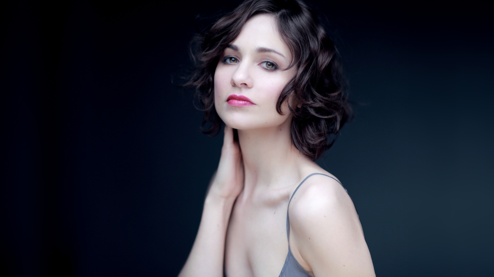 Красивая кареглазая девушка, актриса Таппенс Мидлтон