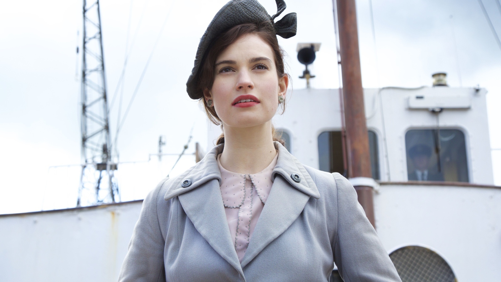 Британская актриса Лили Джеймс в роли