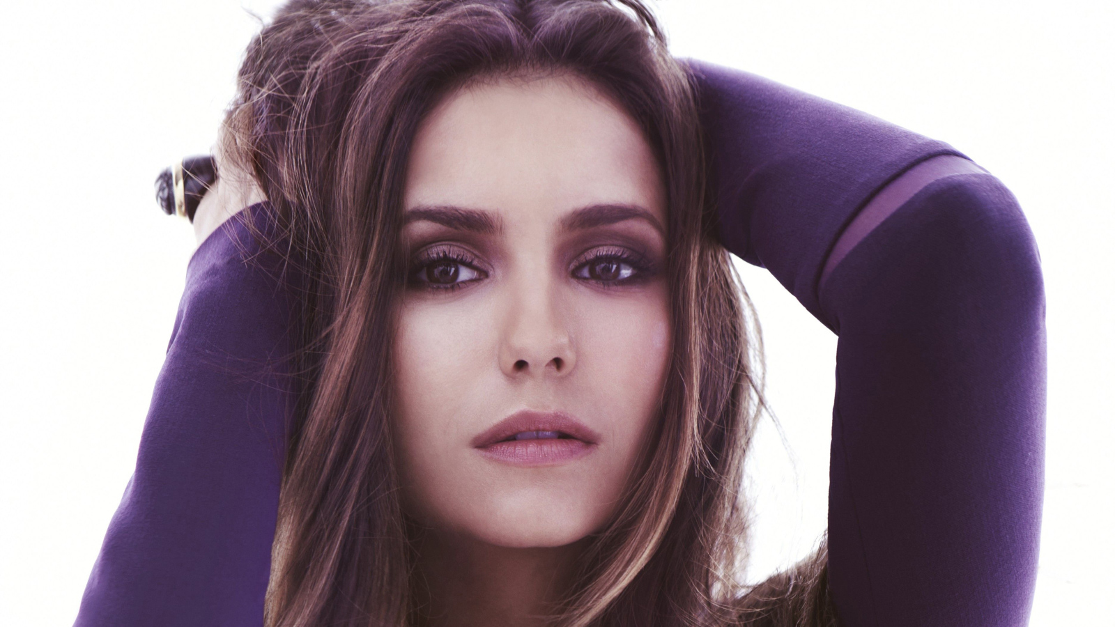 Канадская актриса Нина Добрев