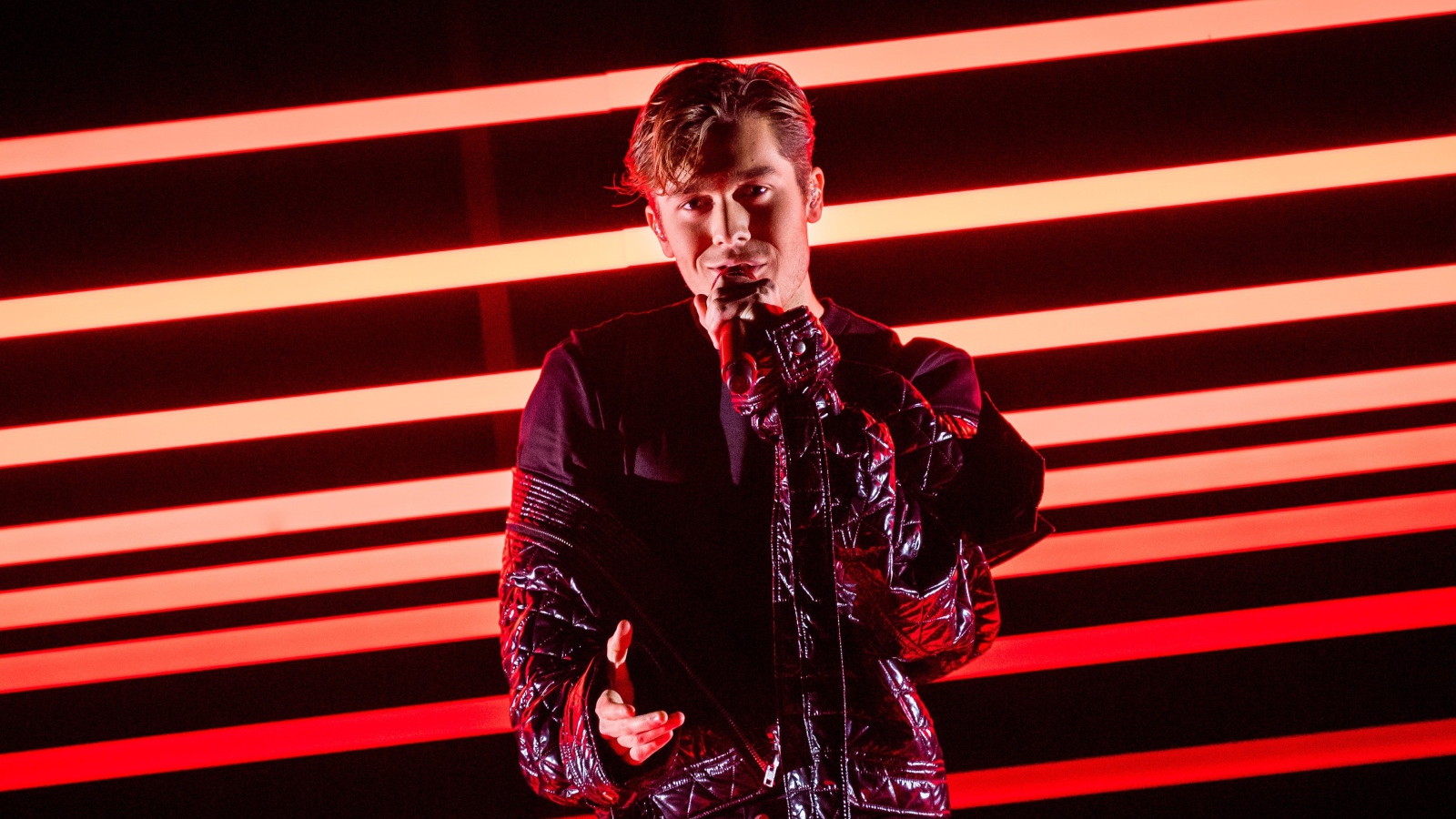 Представитель Швеции, Бенджамин Ингроссо с микрофоном, Евровидение 2018