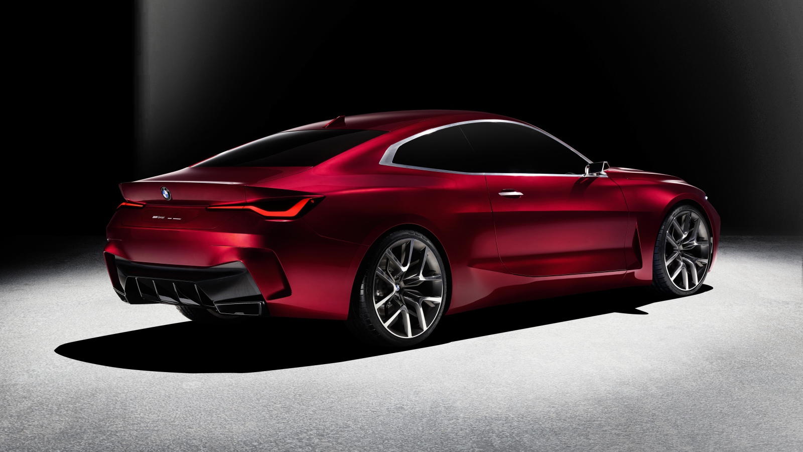 Бордовый автомобиль BMW Concept 4 2019 года вид сзади