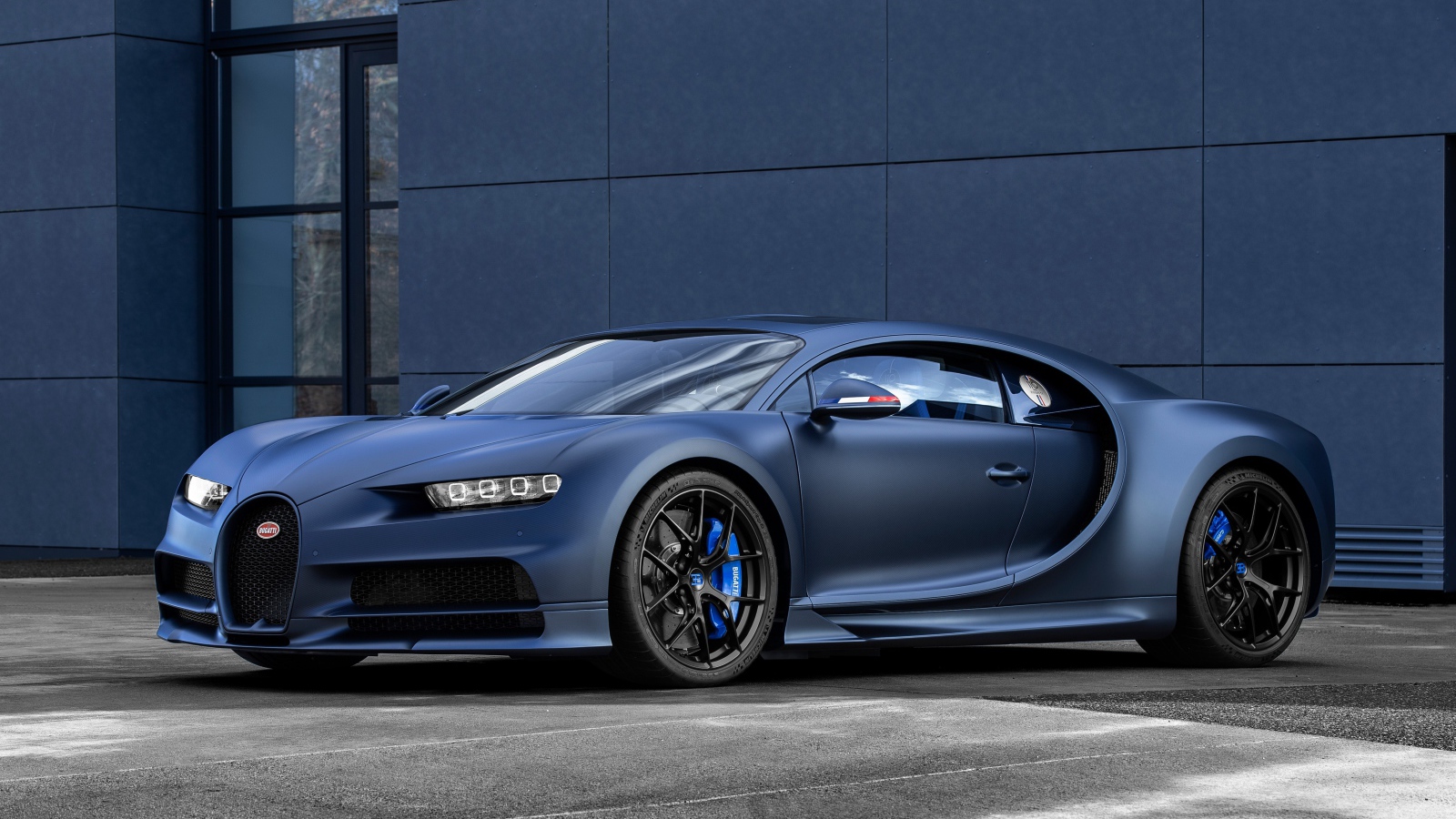 Спортивный автомобиль Bugatti Chiron 2019 года