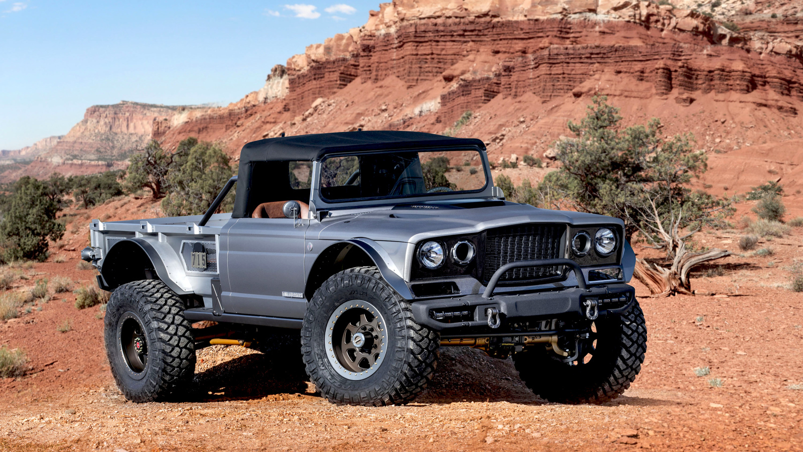 Пикап Jeep M-715 Five-Quarter 2019 года на фоне гор