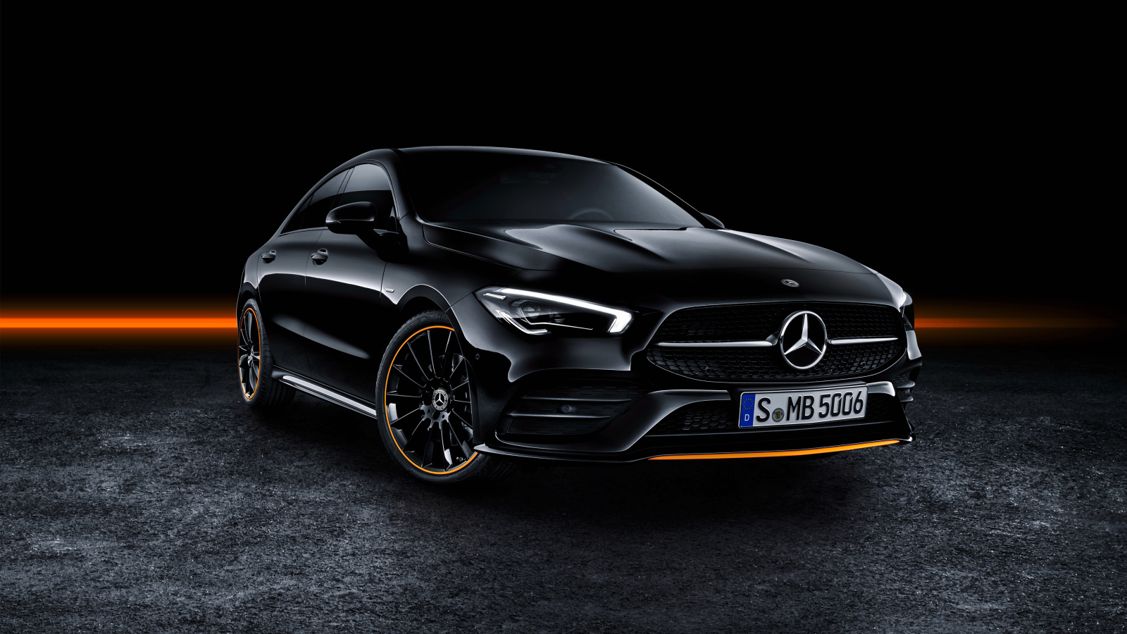 Черный Mercedes-Benz CLA 250 AMG, 2019 года на черном фоне