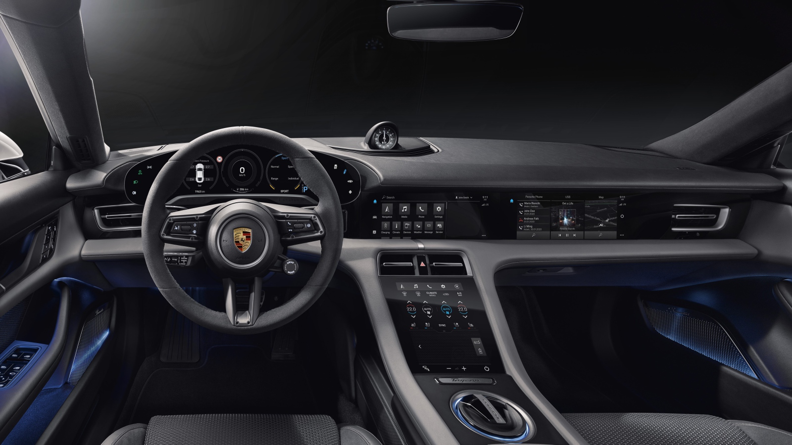 Черный кожаный салон автомобиля Porsche Taycan Turbo 2019 года