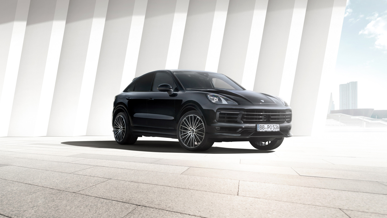 Черный стильный Porsche Cayenne Coupe 2019 года