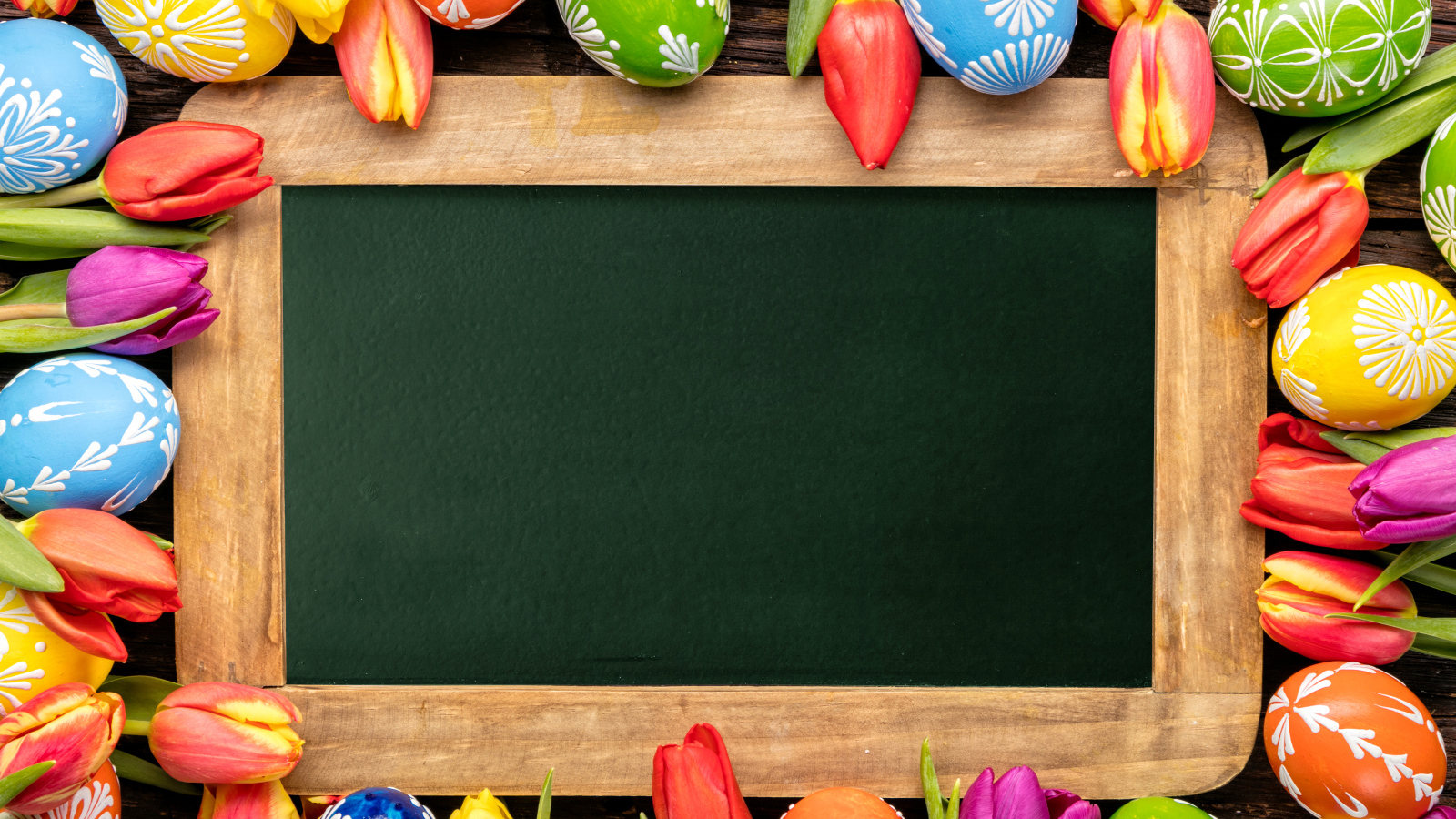 Крашеные яйца с тюльпанами вокруг рамки, шаблон для открытки на праздник Пасха