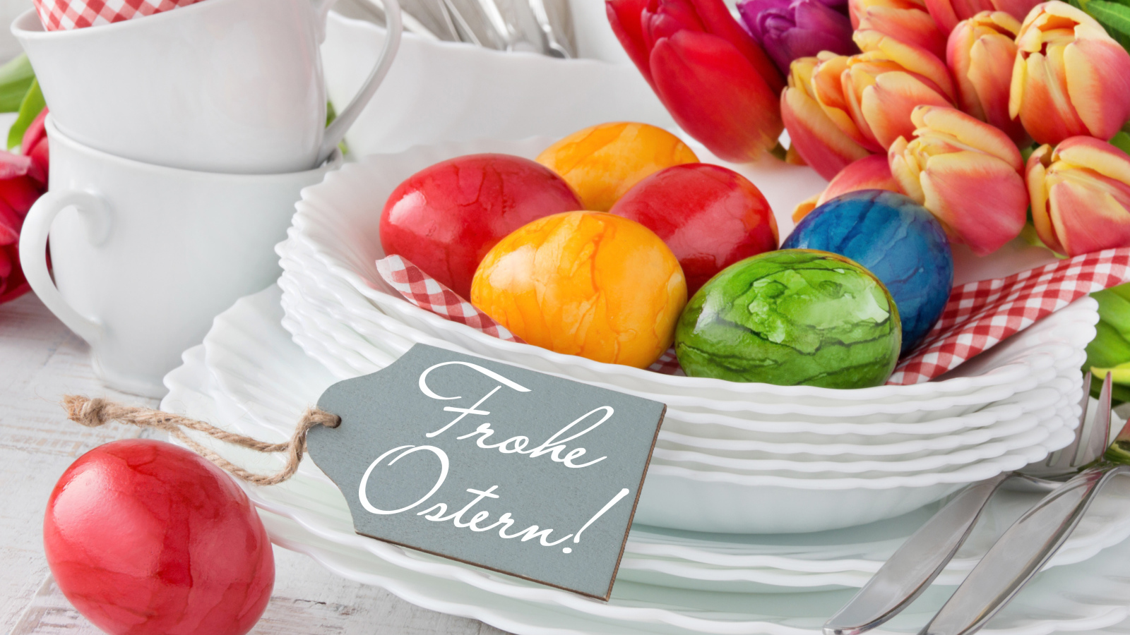 Пасхальные яйца с надписью Счастливой Пасхи на немецком языке