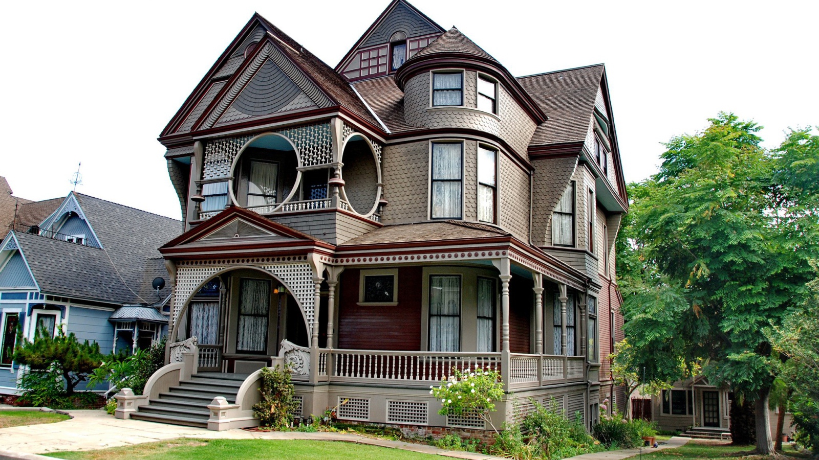 Большой красивый дом