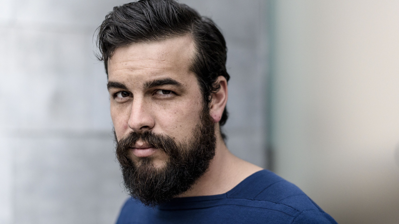 Популярный актер Марио Касас с бородой