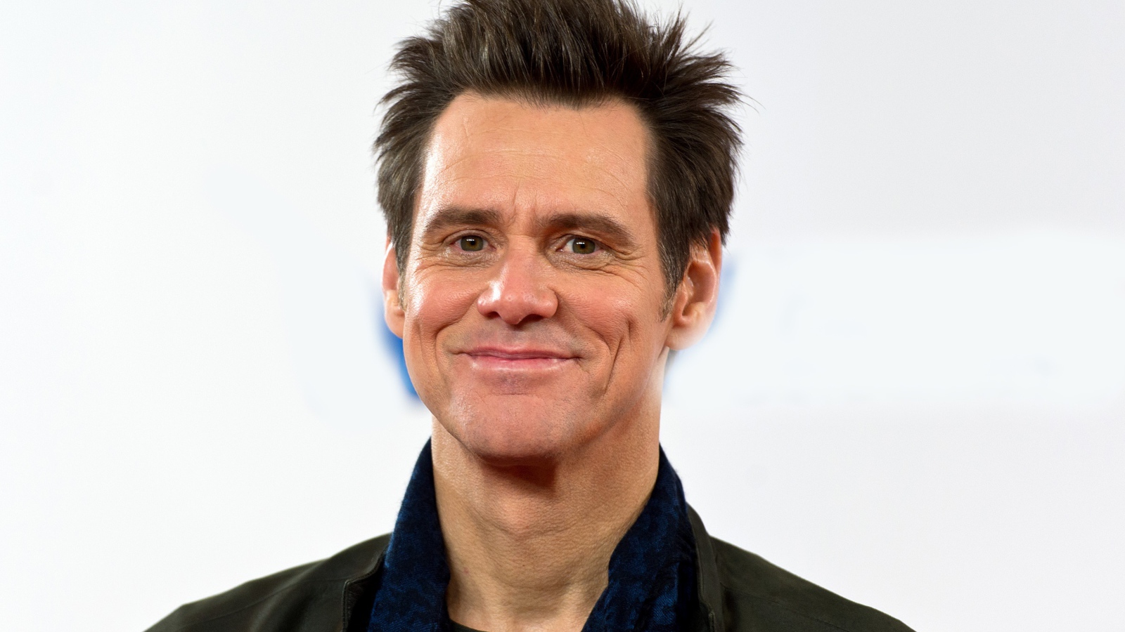 Улыбающийся мужчина, популярный актер Джим Керри