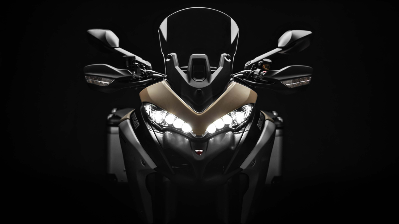 Мотоцикл Ducati Multistrada 1260 Enduro, 2019 вид спереди