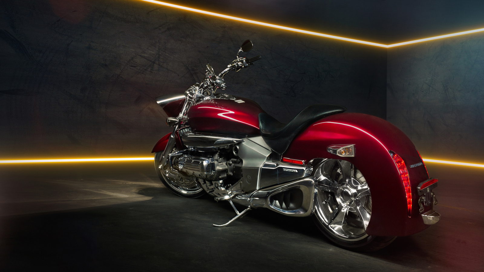 Большой мотоцикл Honda Valkyrie Rune 