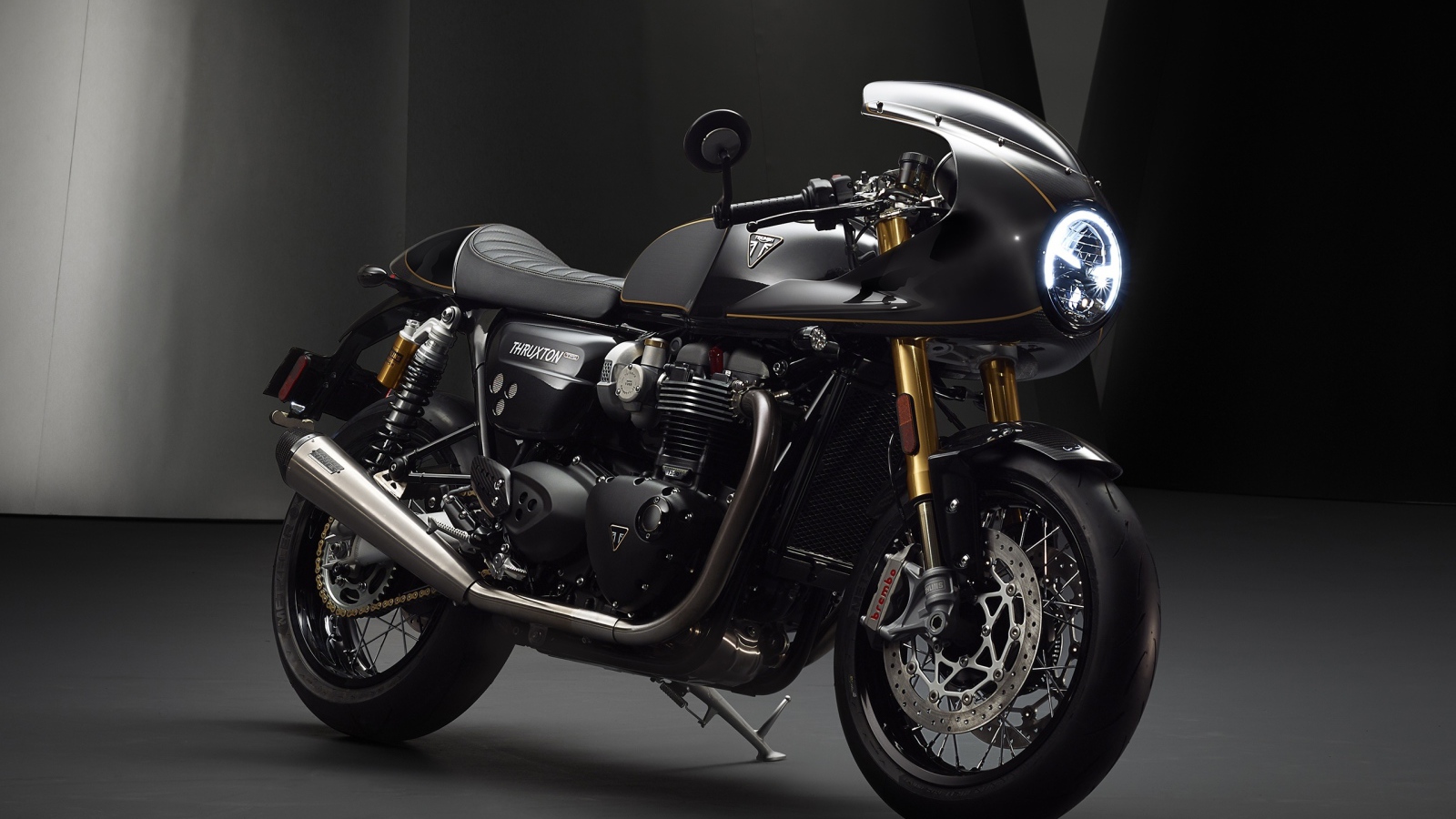Черный мотоцикл Triumph Thruxton TFC 2019 года 