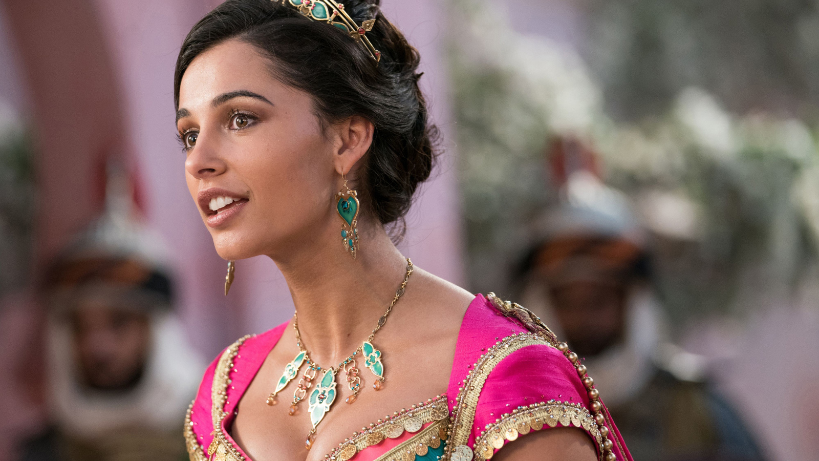 Актриса Наоми Скотт в роли принцессы Жасмин в фильме Аладдин, 2019