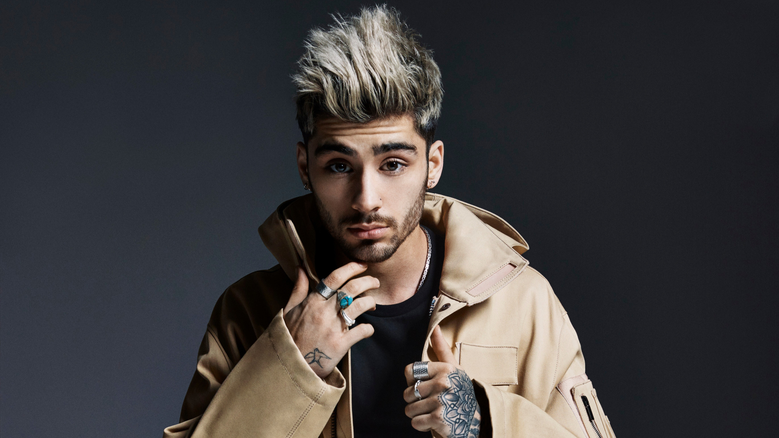 Британский певец Zayn  с крашеными волосами