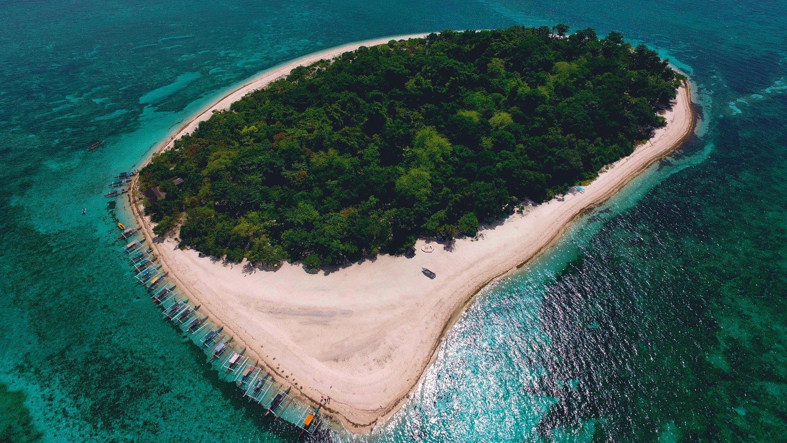 Тропический остров в голубом океане, Исландия 