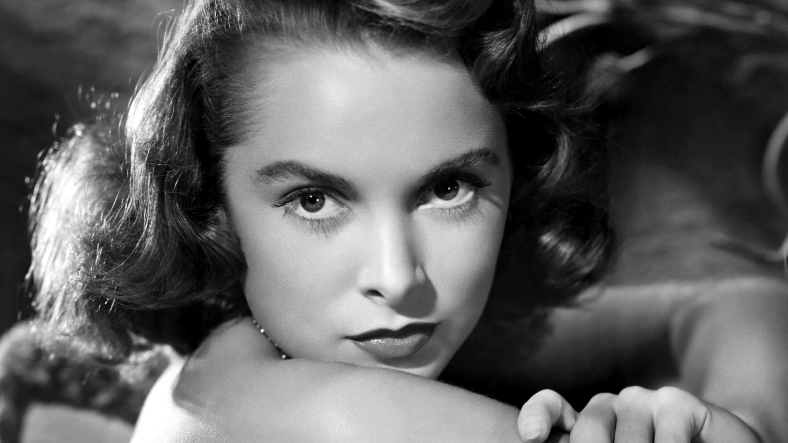 Американская актриса Джанет Ли черно белое фото