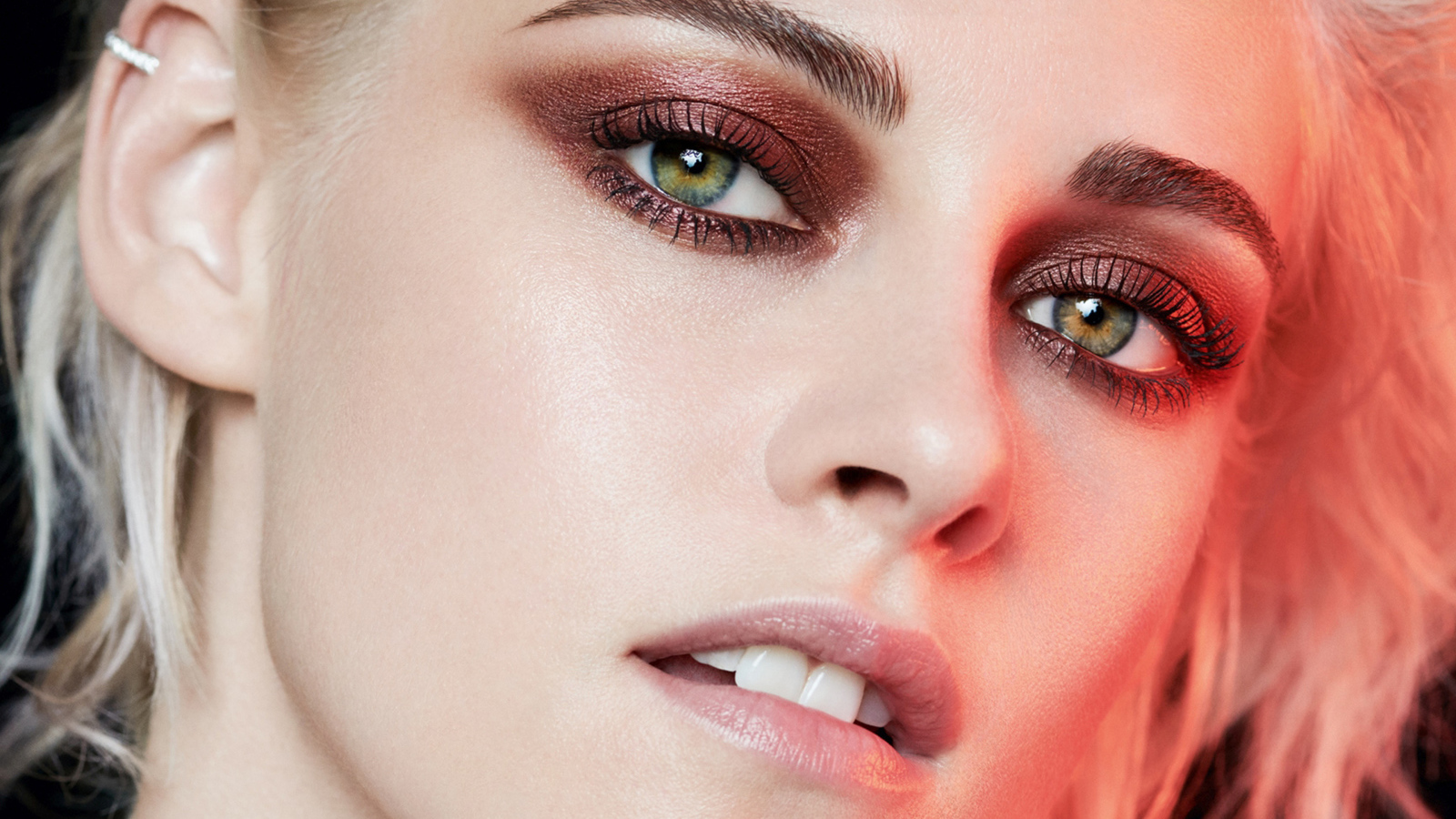 Американская актриса Кристен Стюарт лицо крупным планом