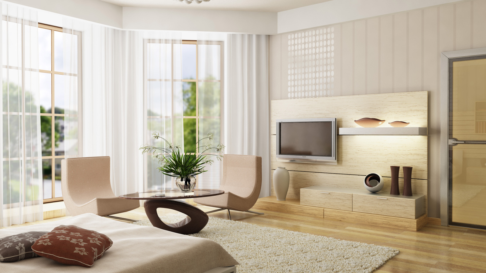 Спальня с журнальным столиком, телевизором и большими окнами