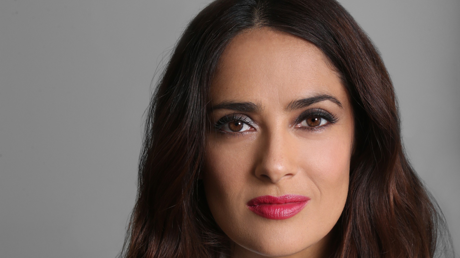 Популярная актриса Сальма Хайек лицо крупным планом