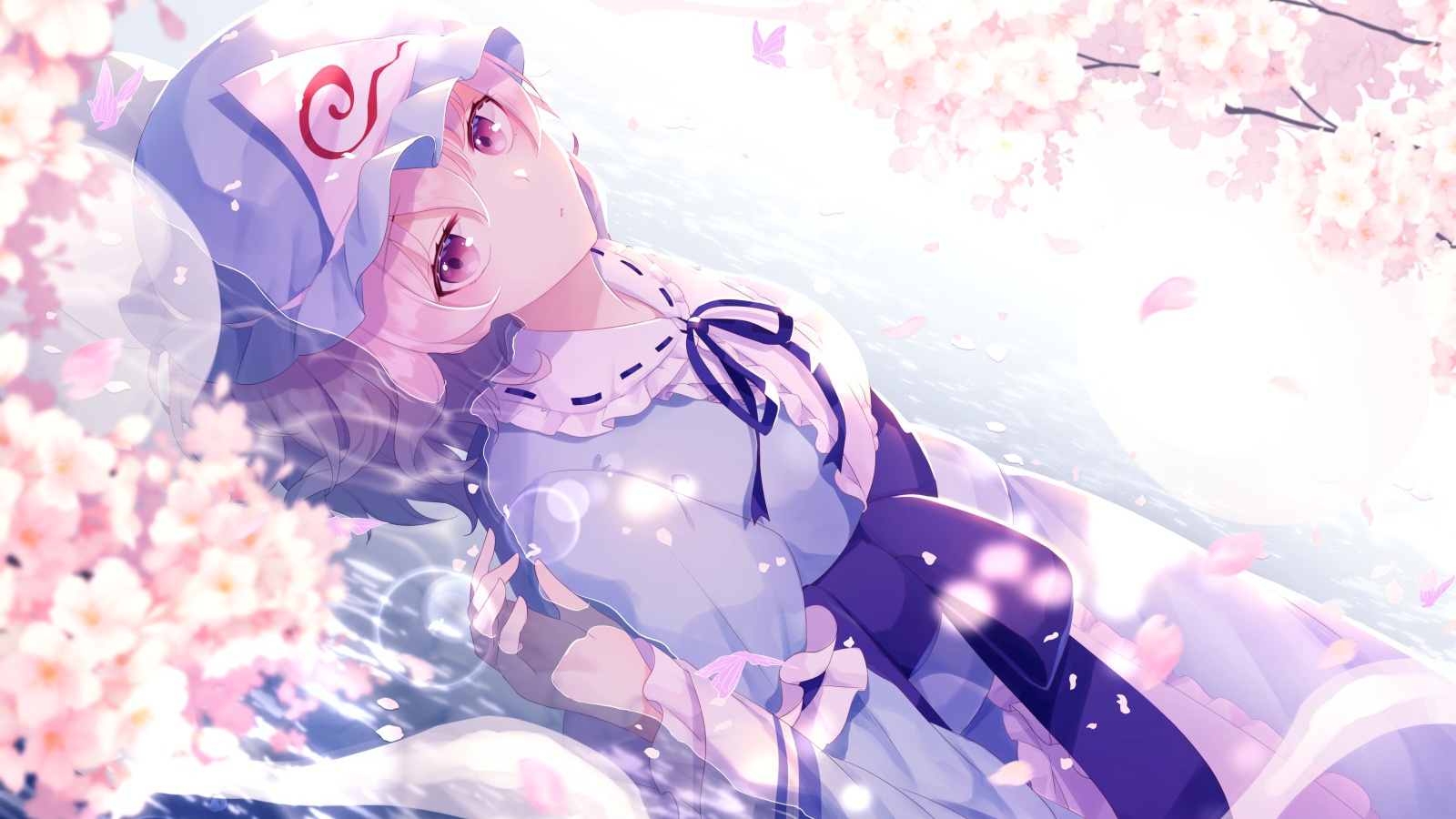 Девушка аниме на фоне белых цветов 