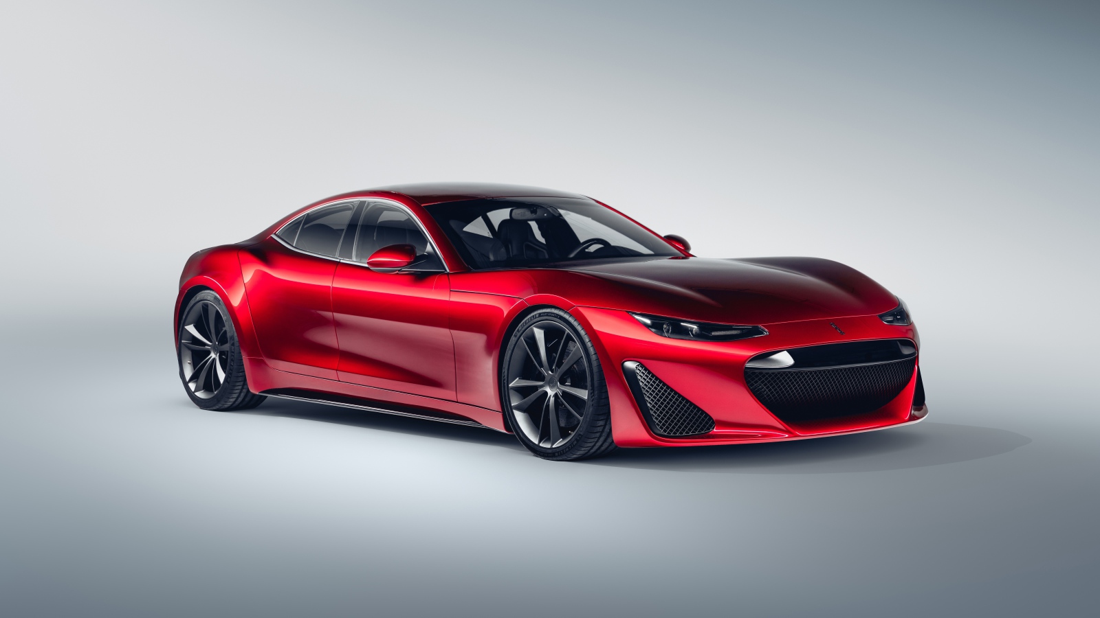 Красный автомобиль  Drako GTE, 2020 года на сером фоне вид спереди