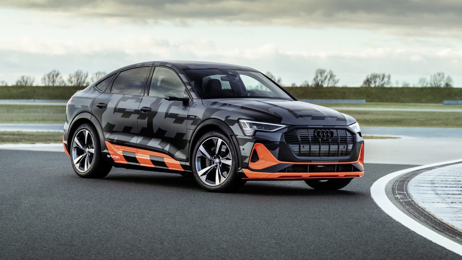 Спортивный автомобиль Audi E-Tron S Sportback Prototype 2020 года