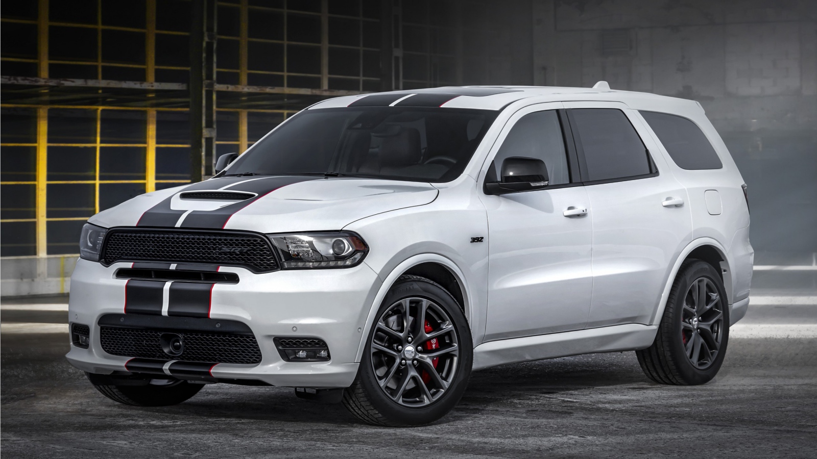 Внедорожник Dodge Durango SRT, 2020 года в гараже 