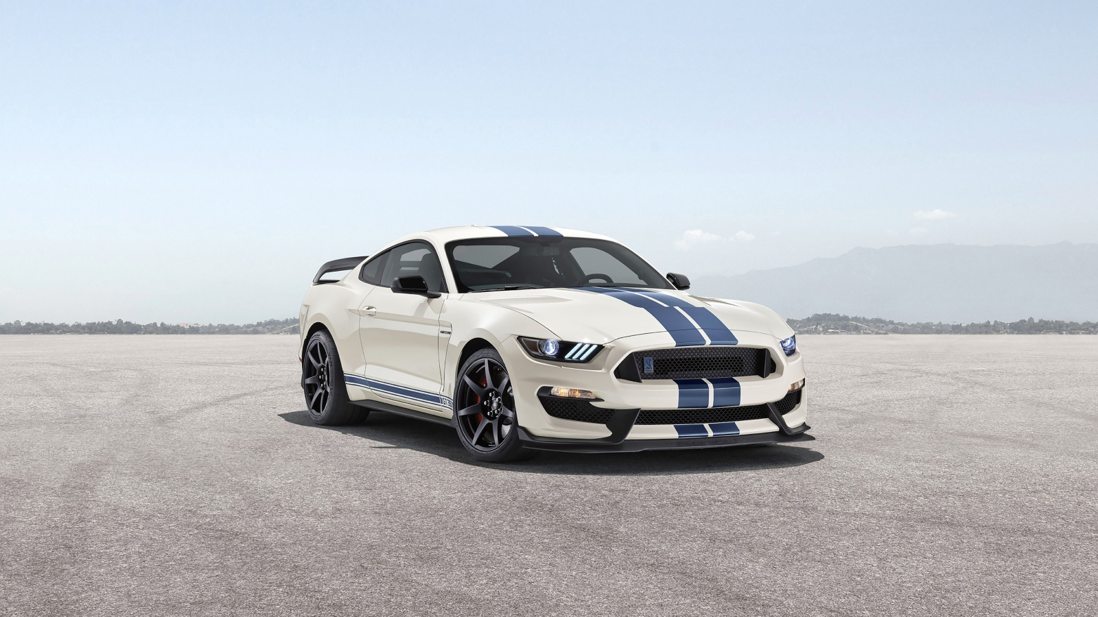 Гоночный автомобиль  Shelby GT350 Heritage Edition, 2020 года 