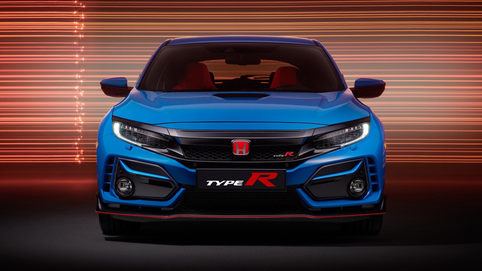 Синий автомобиль Honda Civic Type R GT 2020 года вид спереди
