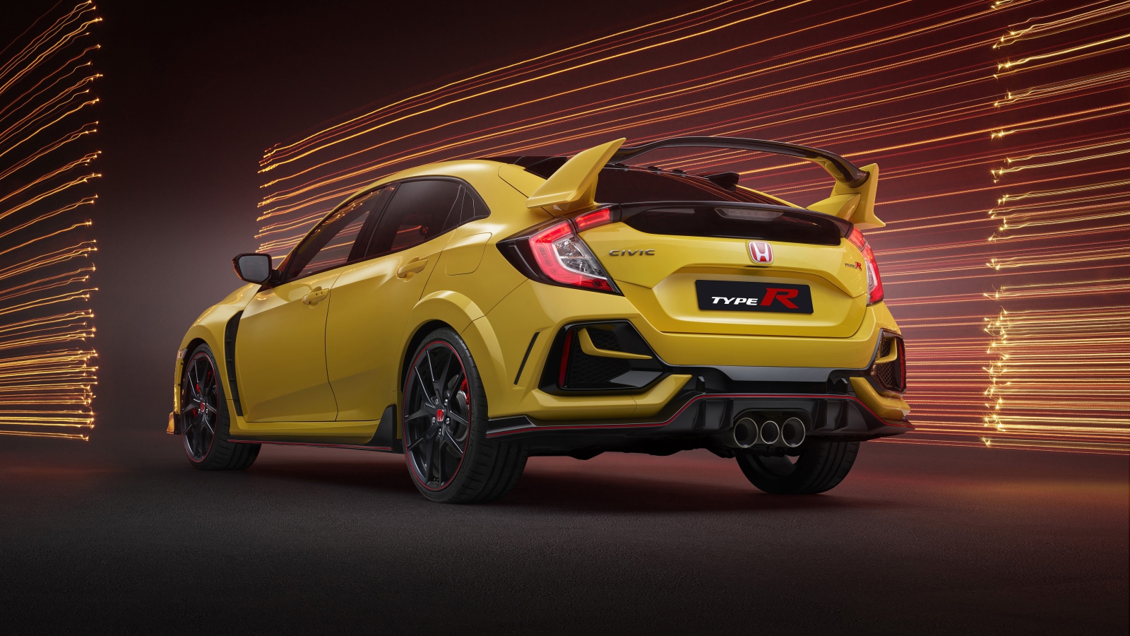Желтый автомобиль Honda Civic Type R Limited Edition 2020 года вид сзади