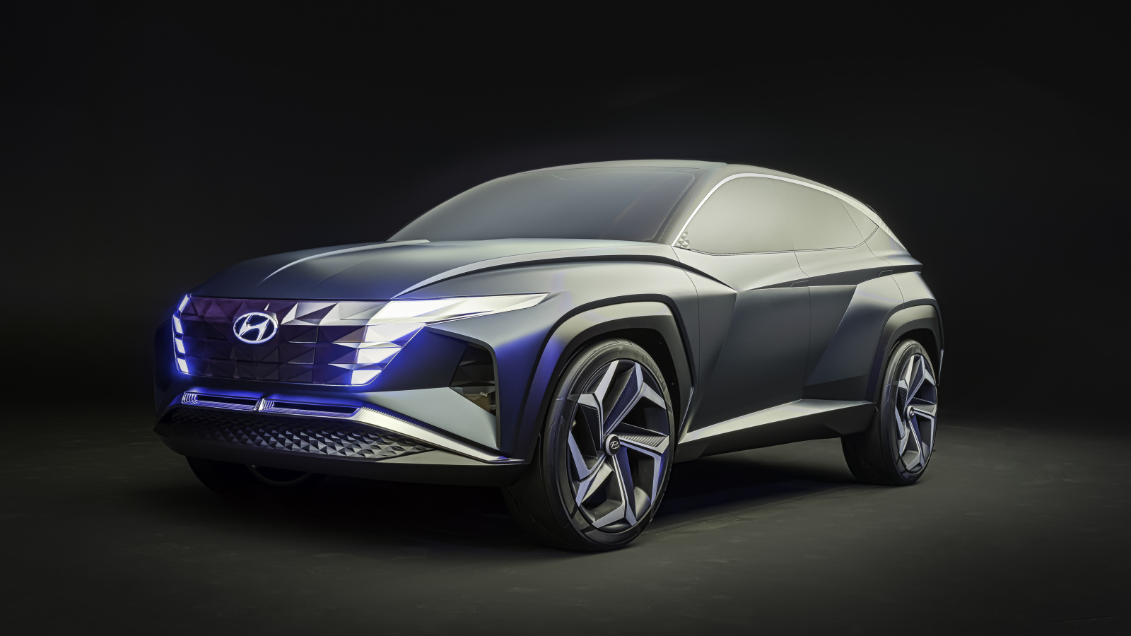 Серебристый автомобиль Hyundai Vision T Concept 2019 года
