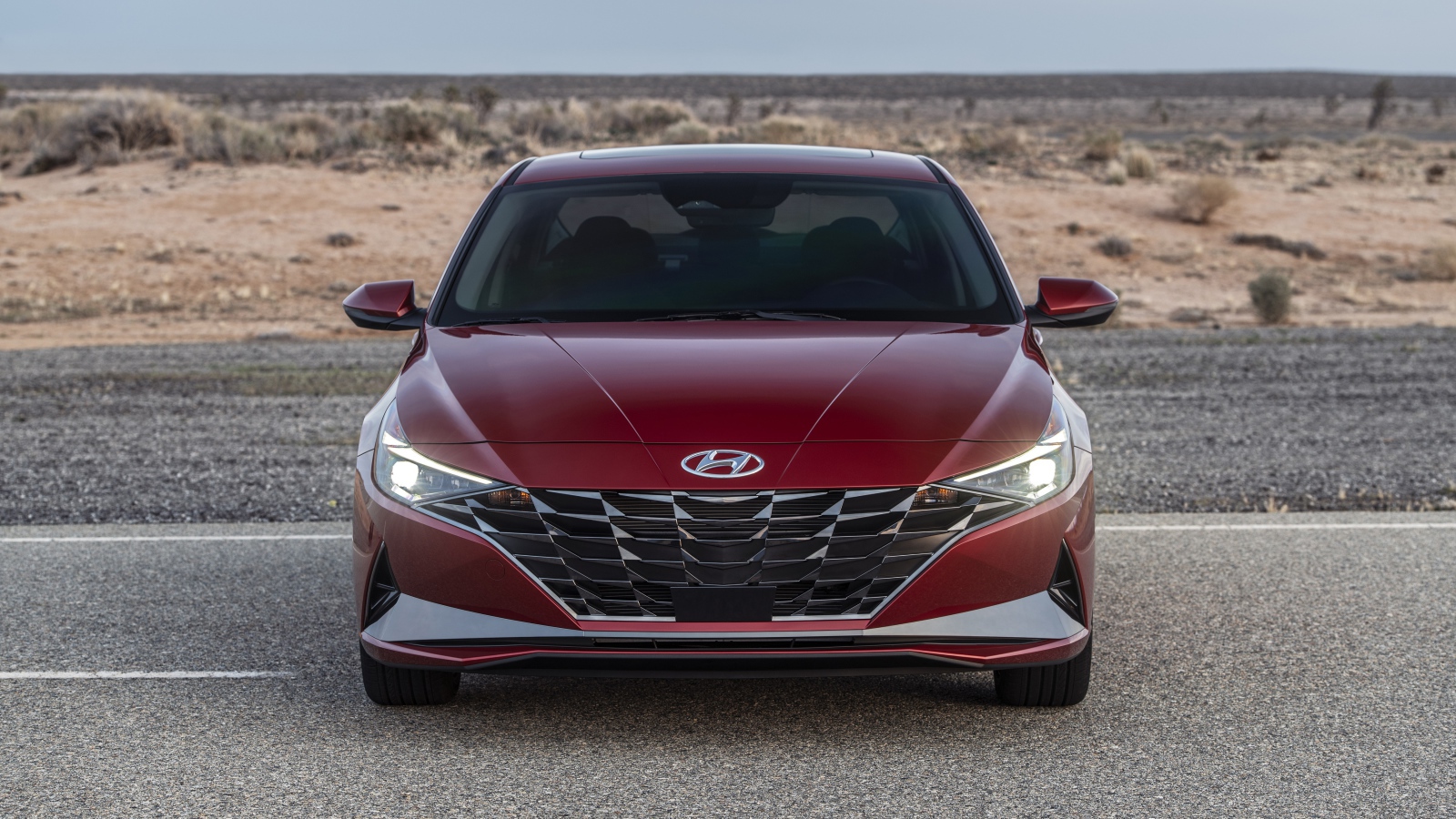 Красный автомобиль  Hyundai Elantra, 2021 года на пустыре